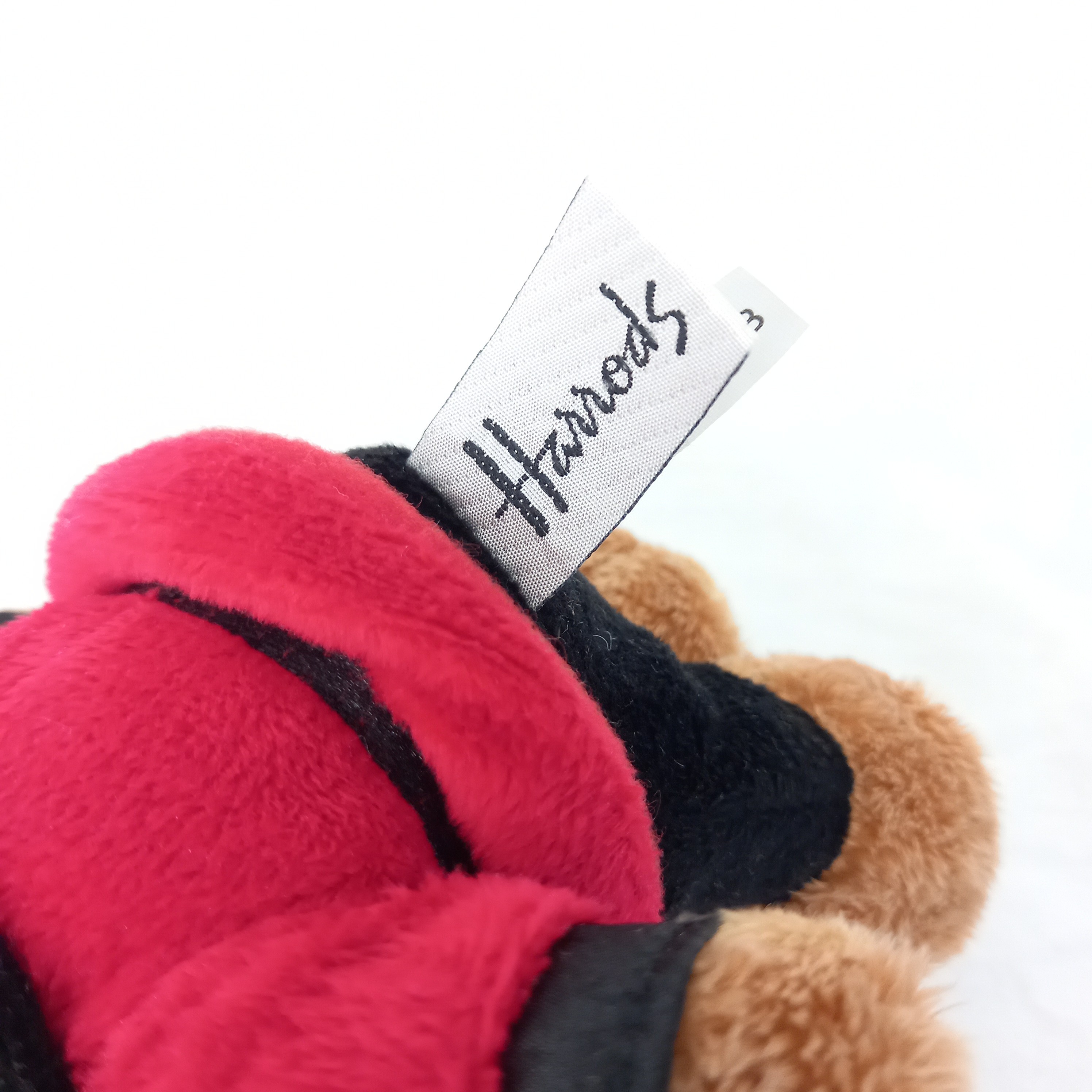 Voir photo 6 de Peluche ours Harrods, représentant un horse gard, "Toy soft" Peluche ours Harrods, représentant un horse gard, "Toy soft" Très bon état - Vue 6 -